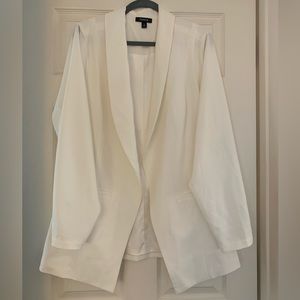 NWOT Torrid white open drape suit jacket with front pockets. Torrid size 2